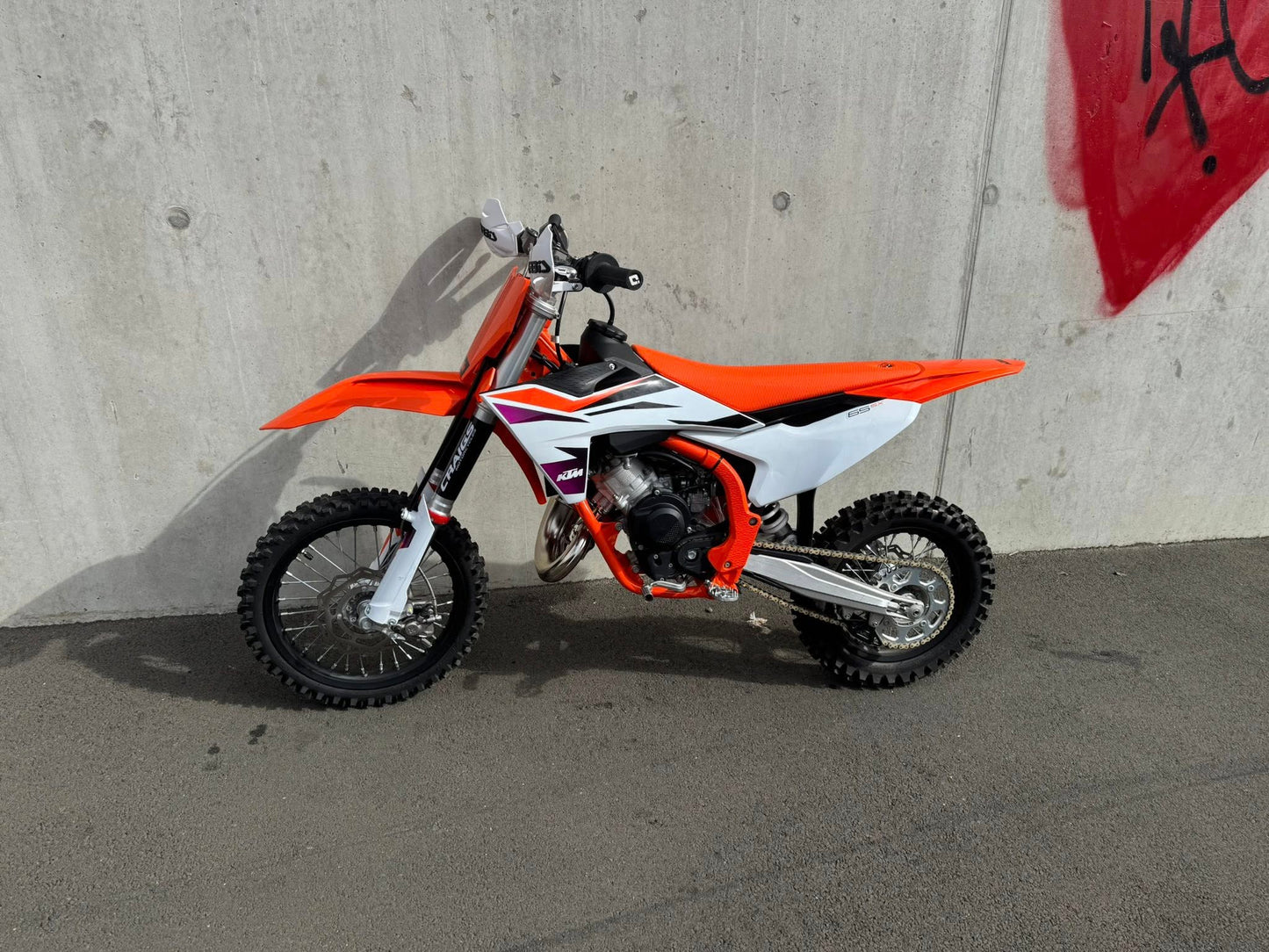 Sx 65 25  1.4 hours from new no use  £4100