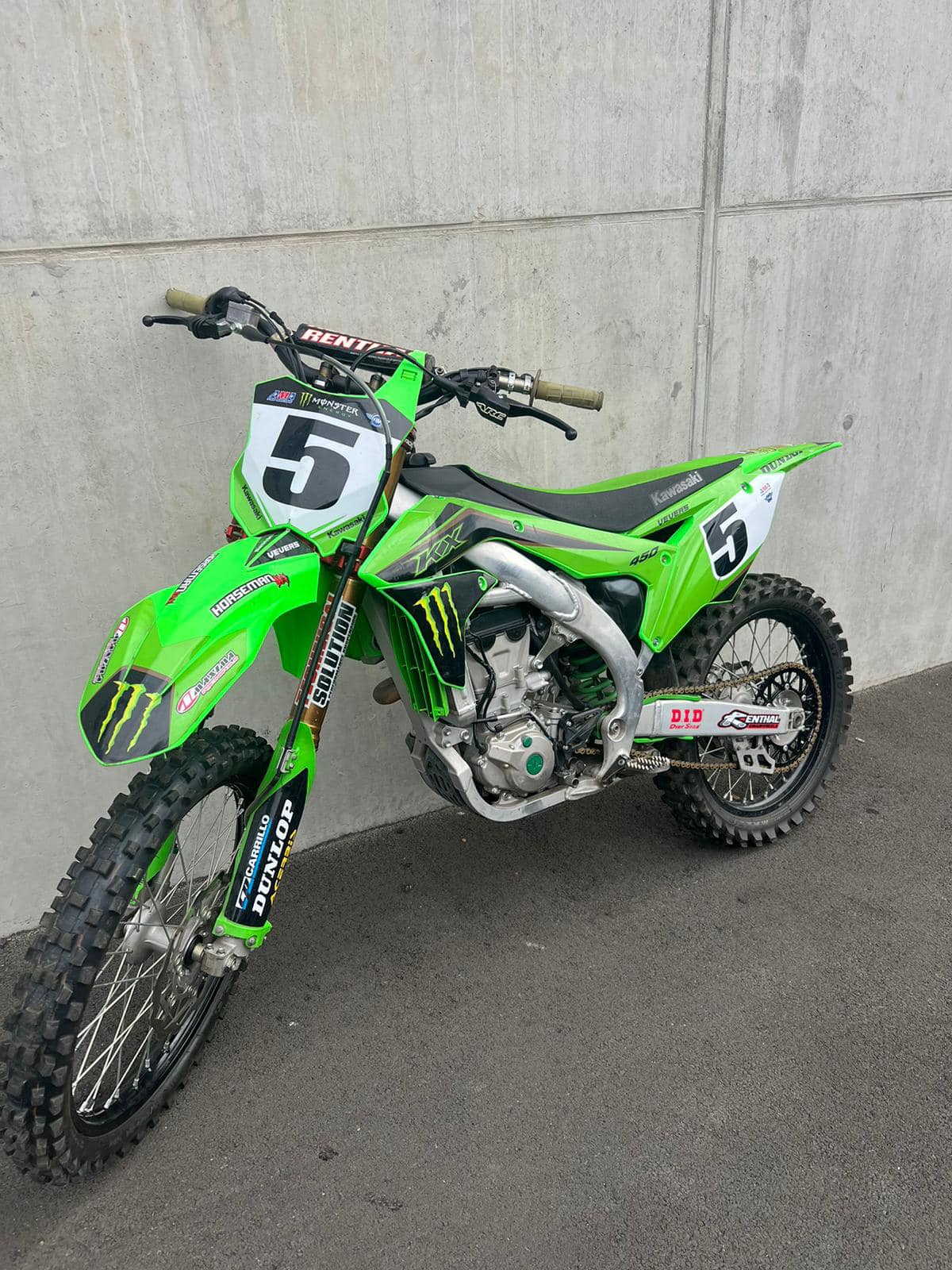 Kxf 450 18 loads of extras see below 👇  🏍️Raptor bling foot pegs  🏍️xtrig clamps  🏍️pro circuit pipe front rear power pipe  🏍️rekluse clutch  £4495 p sale ,