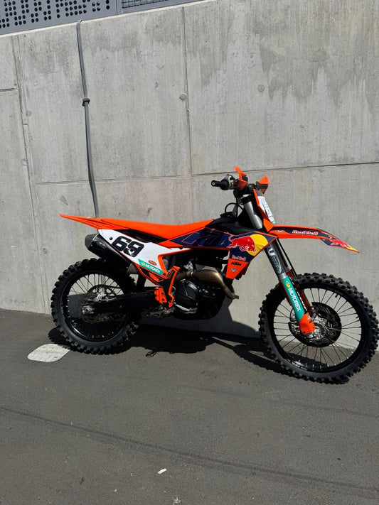 Just in 🚨  Sxf250 23  Lovley bike throughout  Fully serviced ready  💨   £4995