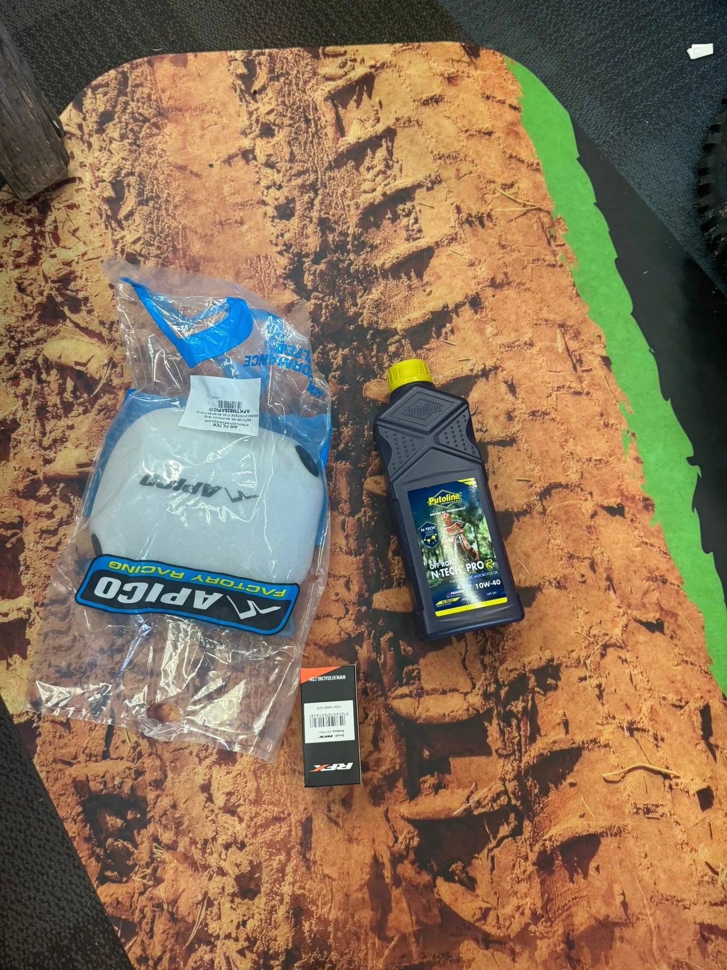 Service kit deals £50 always on 💥  includes  4/ bike 1x oil putoline 4/ 1x oil filter any bike 1x air filter  2/ bikes 1x mx 5 1x gp10 1x air filter  Can be posted extra £