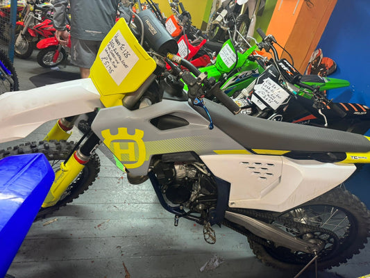 125 HUSKY 24