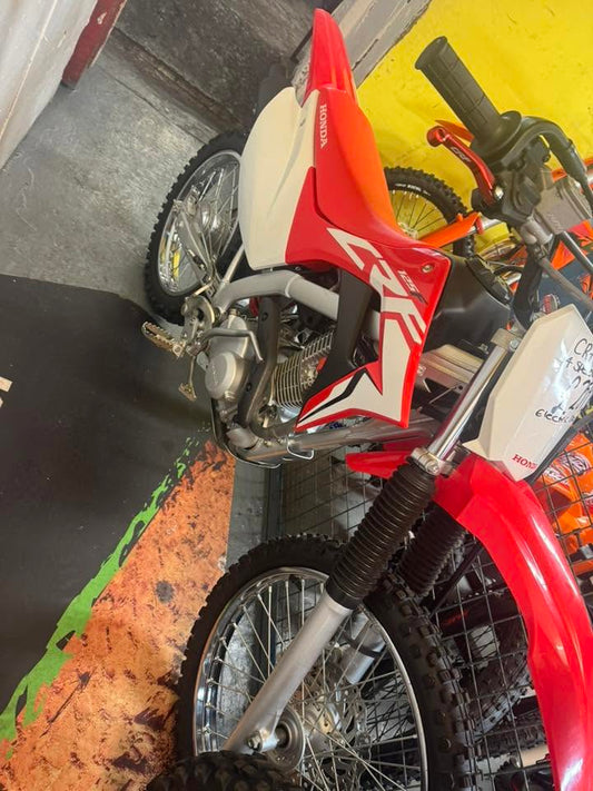 crf125  4 speed fun kids bike ideal learner bike suitable for older tasller rider,