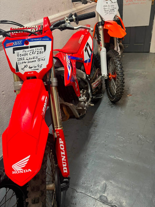 CRF250 22 £4495 4 SMOKER IMMACULATE