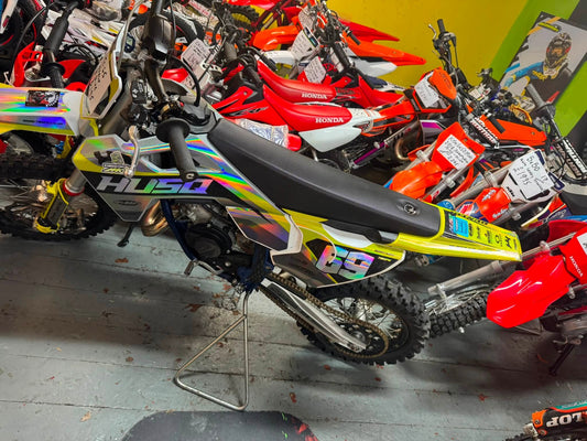 HUSKY 65 METALICA £3195 LESS £150 OFF!